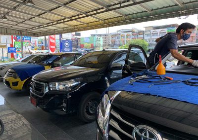 งานติดตั้งกระจกรถยนต์ Fortuner